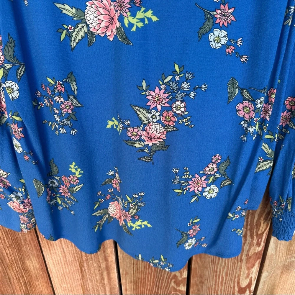 Loft Blue Floral V-Neck Long Sleeve Blouse Size Medium